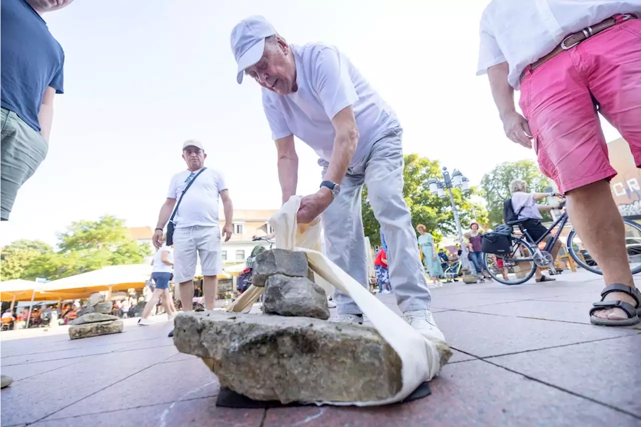 Kunstfest Weimar: Steine aus Buchenwald vor Nationaltheater – Wichtige Aktion von Günther Uecker