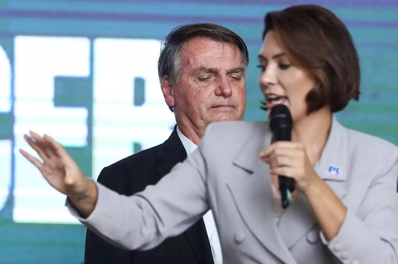 Bolsonaro e Michelle não definiram se ficarão calados em depoimento, diz entorno do ex-presidente