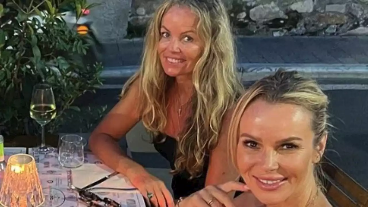 Amanda Holden joins rarely seen sister Debbie for an alfresco dinner