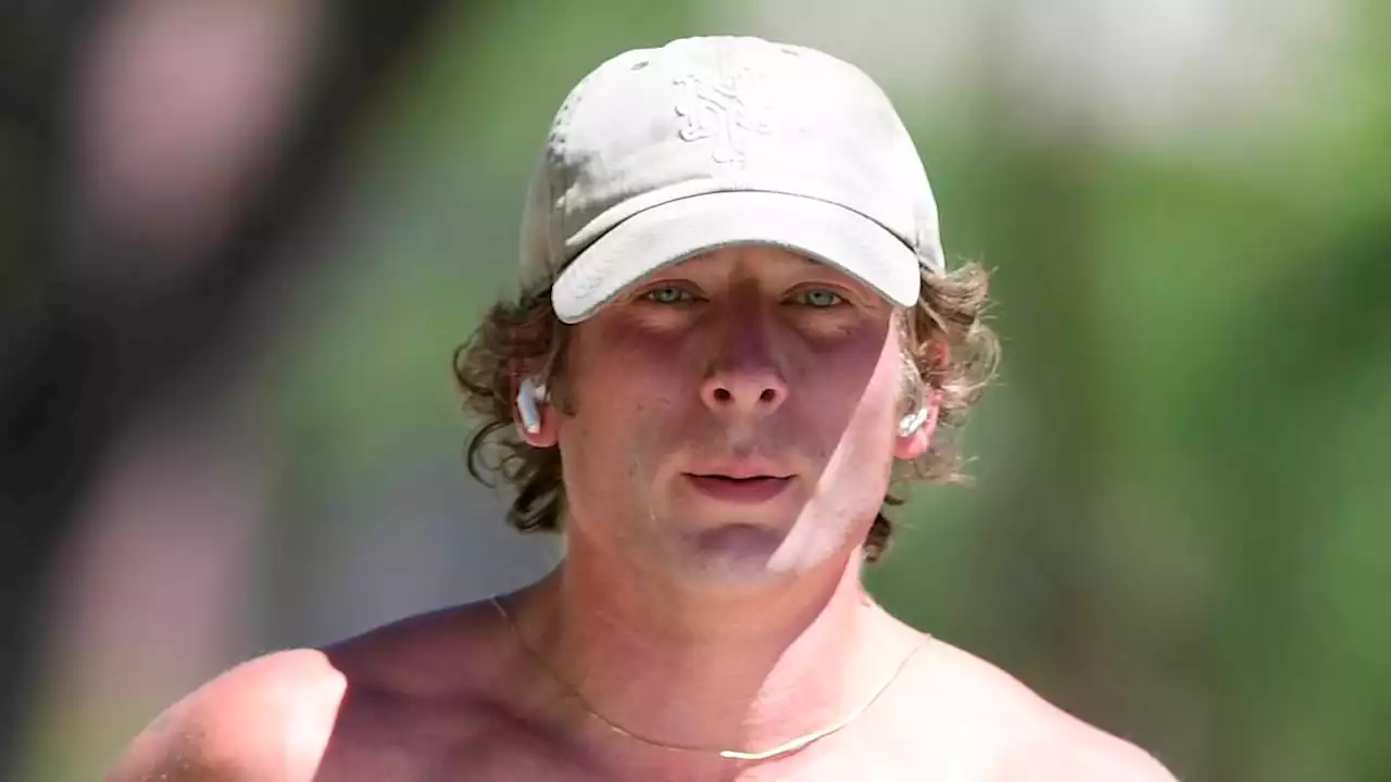 Jeremy Allen White shows off ripped physique on shirtless run in LA