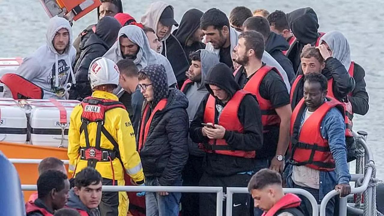 Illegal migrants arriving to UK on boats to be electronically tagged