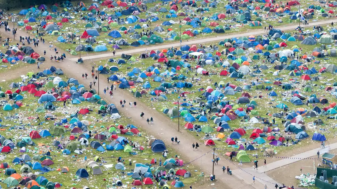 Reading Festival site is left a sea of tents and litter