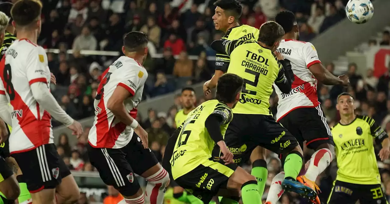 En un arco y el otro: los dos goles de Sepúlveda en River vs. Barracas