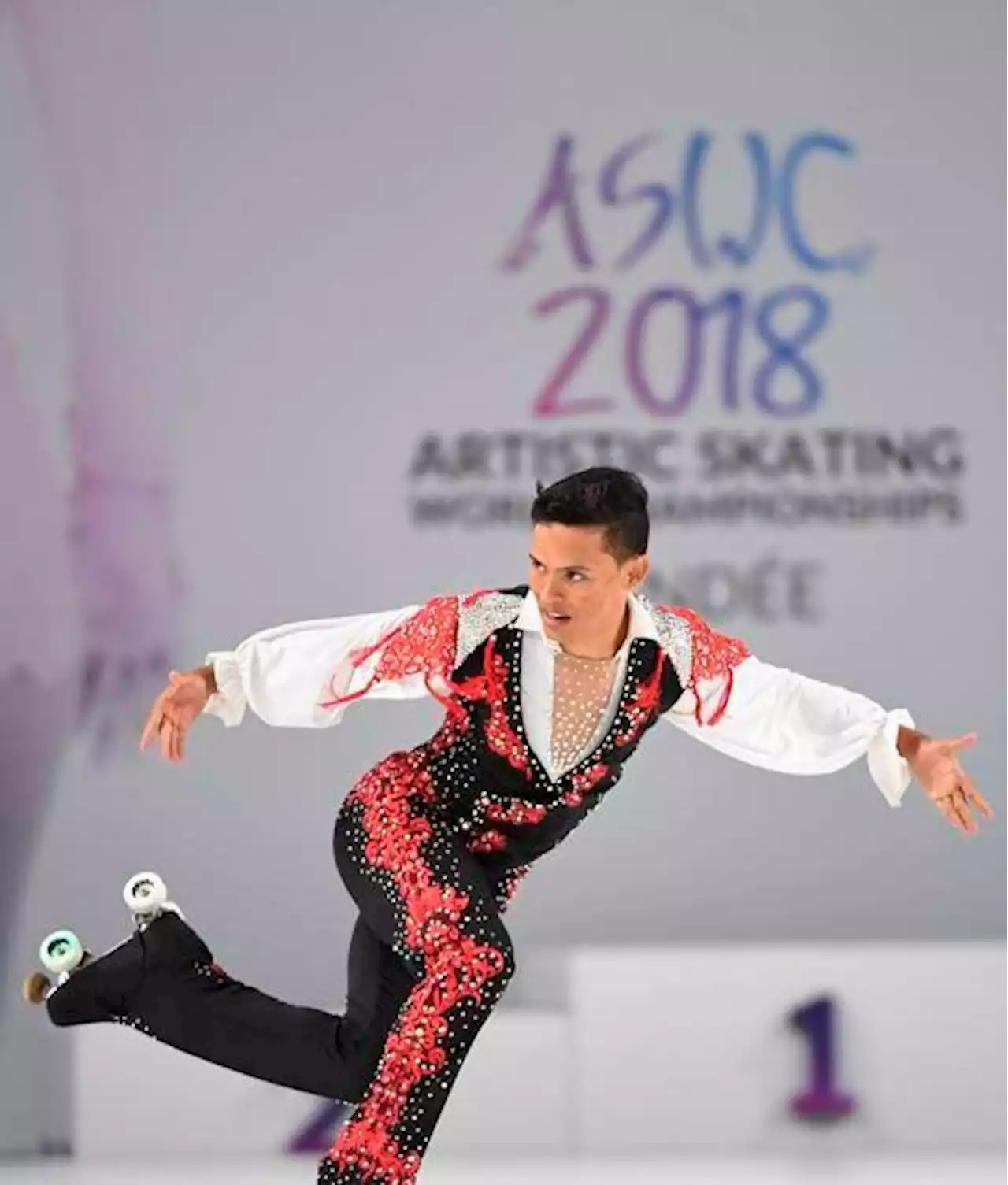 El colombiano Brayan Carreño es un as de la danza sobre los patines, conózcalo