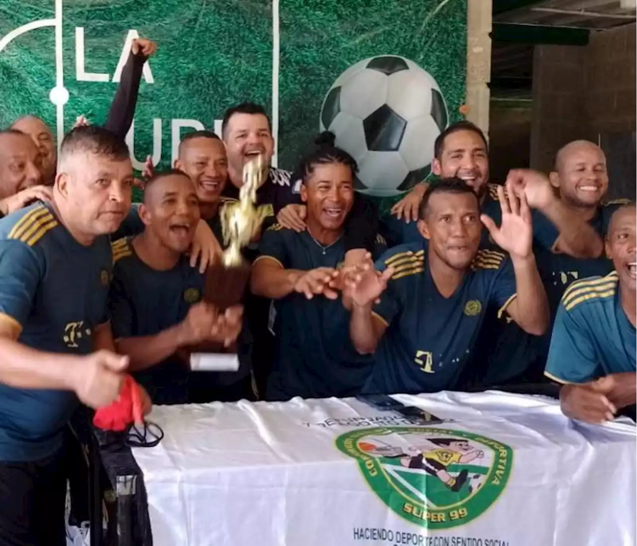 Súper 99 ganó el título de la Liguilla del Torneo de Fútbol Senior Máster