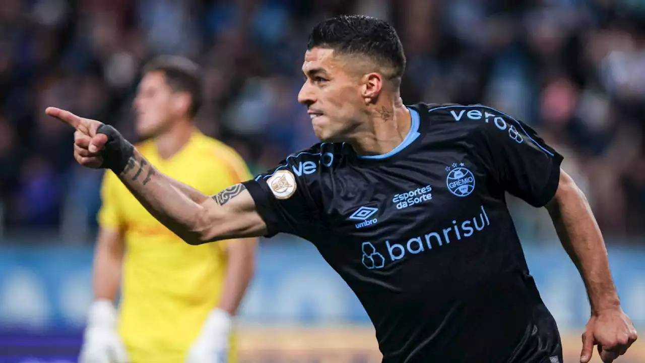 Suárez marca, dá assistência de letra e Grêmio atropela o Cruzeiro para voltar ao G4