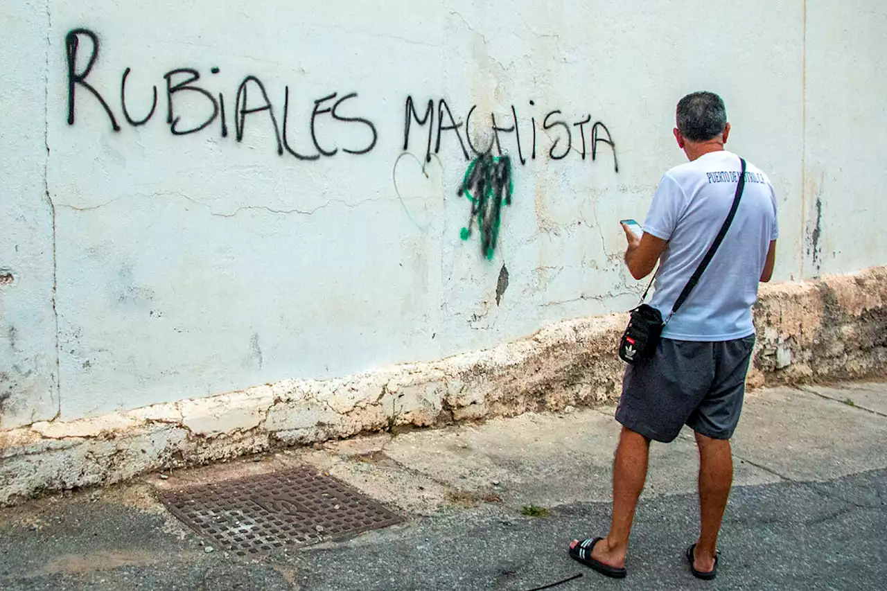 La madre de Rubiales inicia una huelga de hambre por la 'cacería inhumana' a su hijo