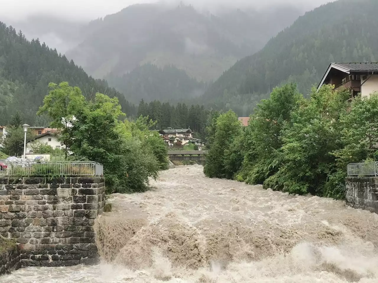 Unwetter: Heftige Niederschläge in Tirol - Rekordpegelstände