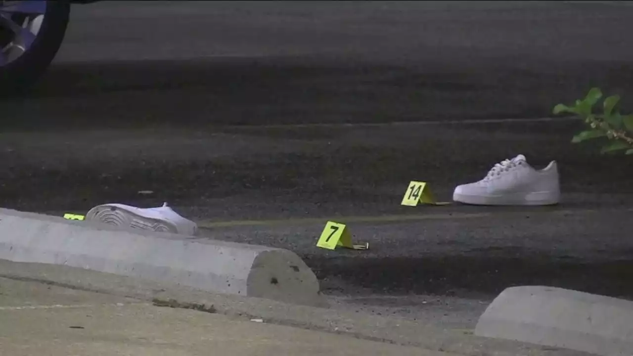 Man, 20, fatally shot while trying to drive away from robber in Calumet Heights