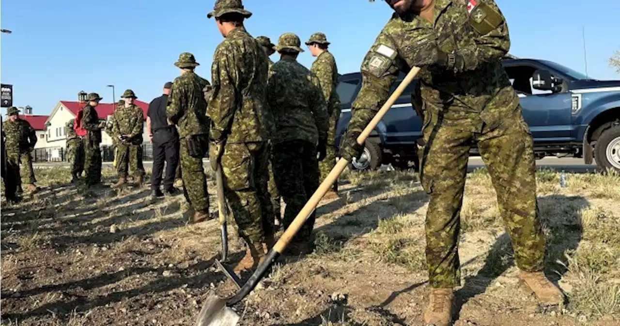 B.C. wildfires: Army reservists deployed from Calgary to help fight fires in Okanagan, Shuswap