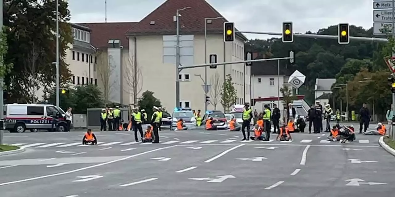 Klimakleber picken jetzt am Europaplatz in St. Pölten