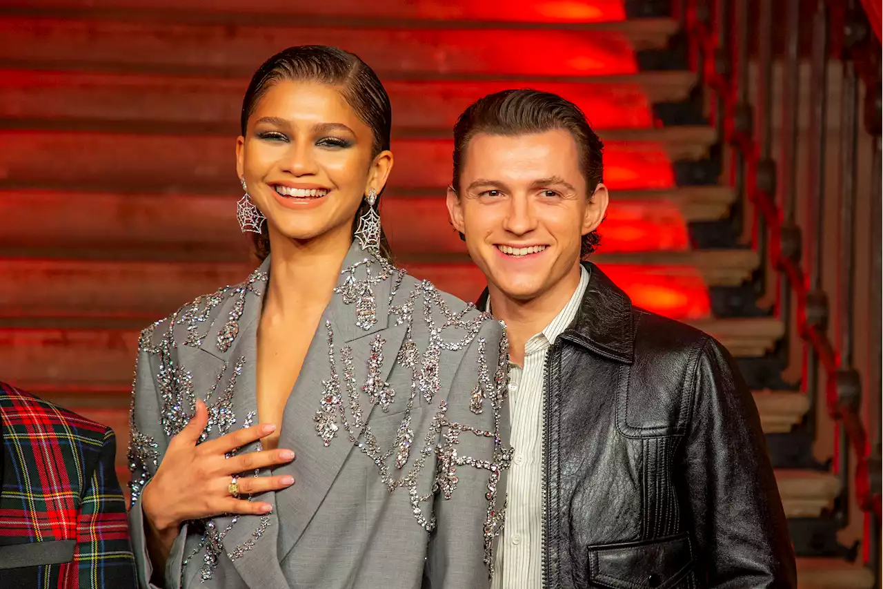 Zendaya Shows Off Her Basketball Skills During School Visit With Tom Holland