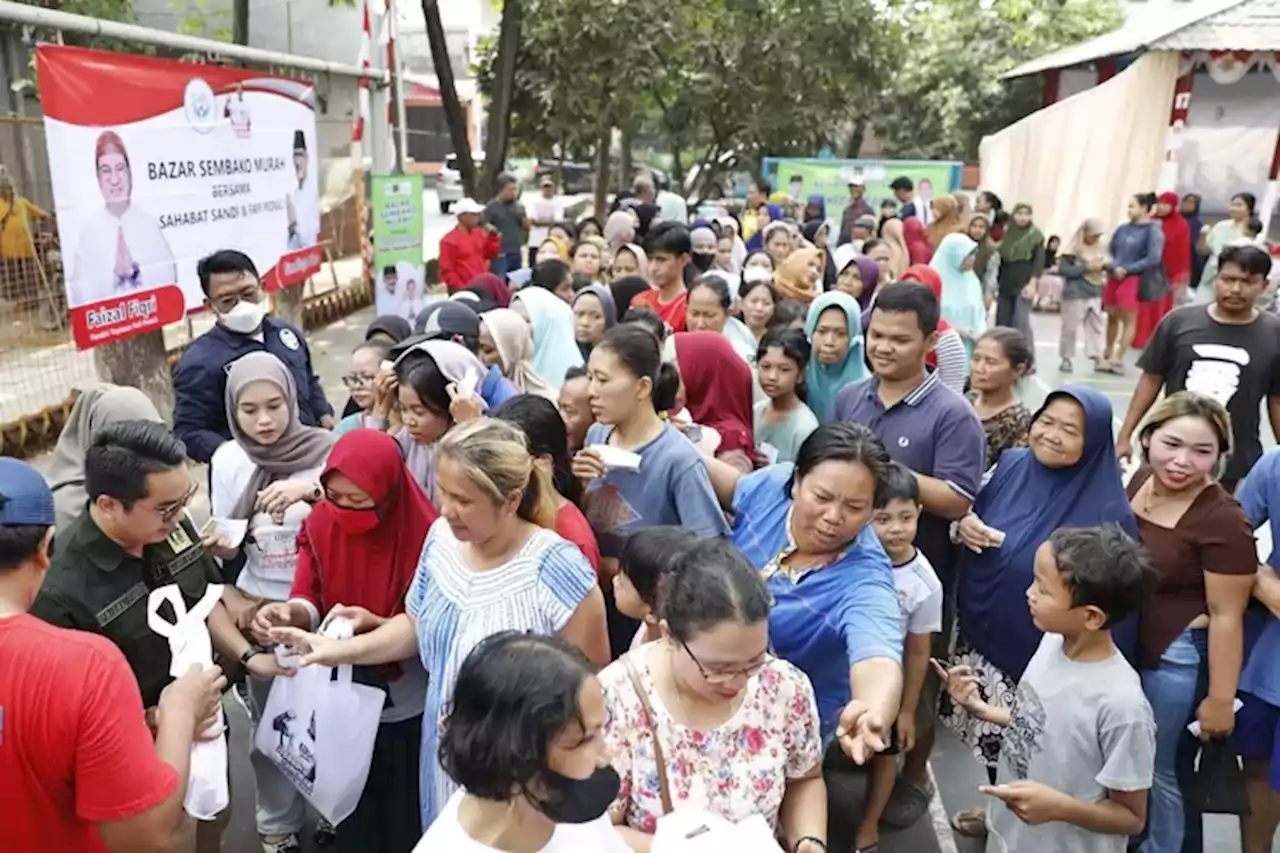 1.000 Paket Sembako Murah Ludes Diburu Warga Jakarta Utara