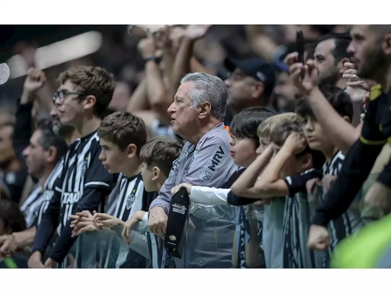 Falhas na internet e pontos cegos: Como foi a experiência da torcida na Arena MRV