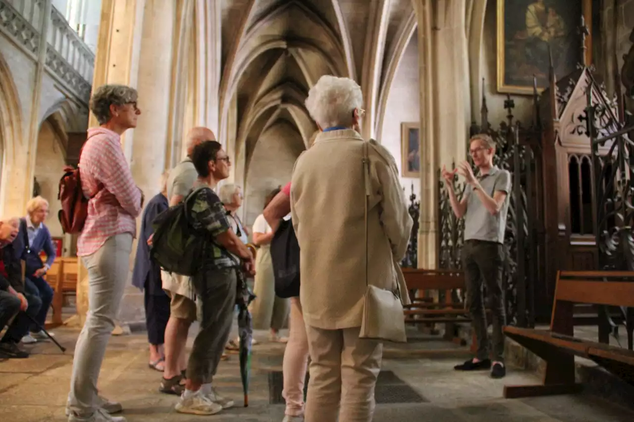 De quel Léonard, l'église du berceau historique d'Alençon tient-elle son nom ?