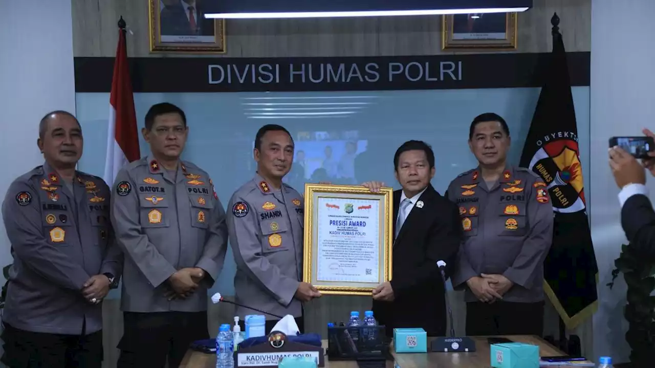 Divhumas Polri Raih Presisi Award Bidang Strategi Komunikasi Publik dari Lemkapi