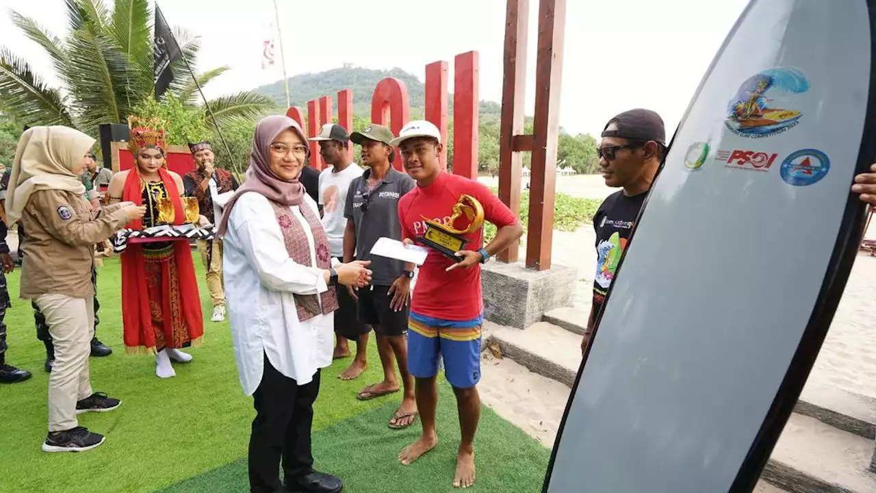 Puluhan Peselancar Muda Meriahkan Red Island Gandrung Surf Competition Banyuwangi, Siapa Juaranya?