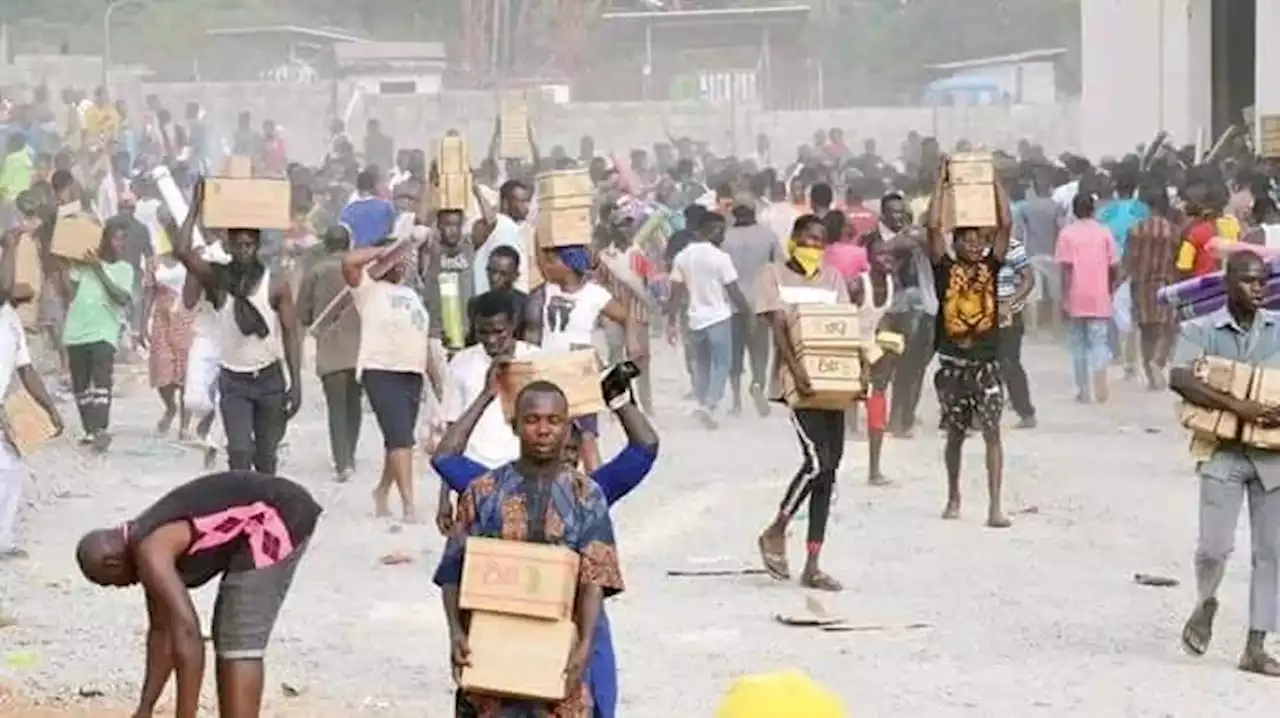 Residents invade Bayelsa warehouse, loot foodstuffs