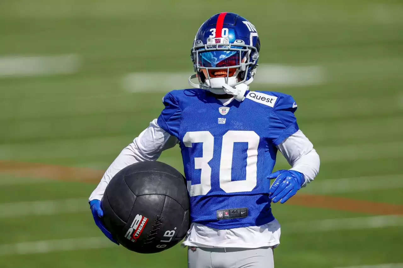 Darnay Holmes takes pay cut to stay with Giants | Where does he fit in secondary?