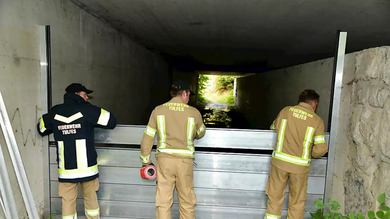 Brennerbahnstrecke in Tirol gesperrt, Regen hält an