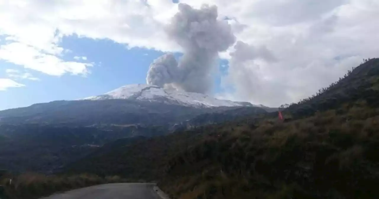 Volcán Nevado del Ruiz volvió a emitir grandes cantidades de ceniza sobre Manizales