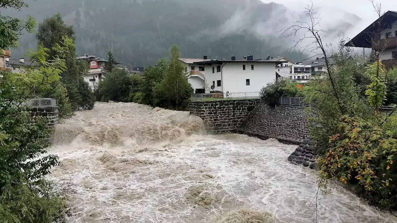 Hochwasserwarnungen in Bayern - Wassermassen im Zillertal