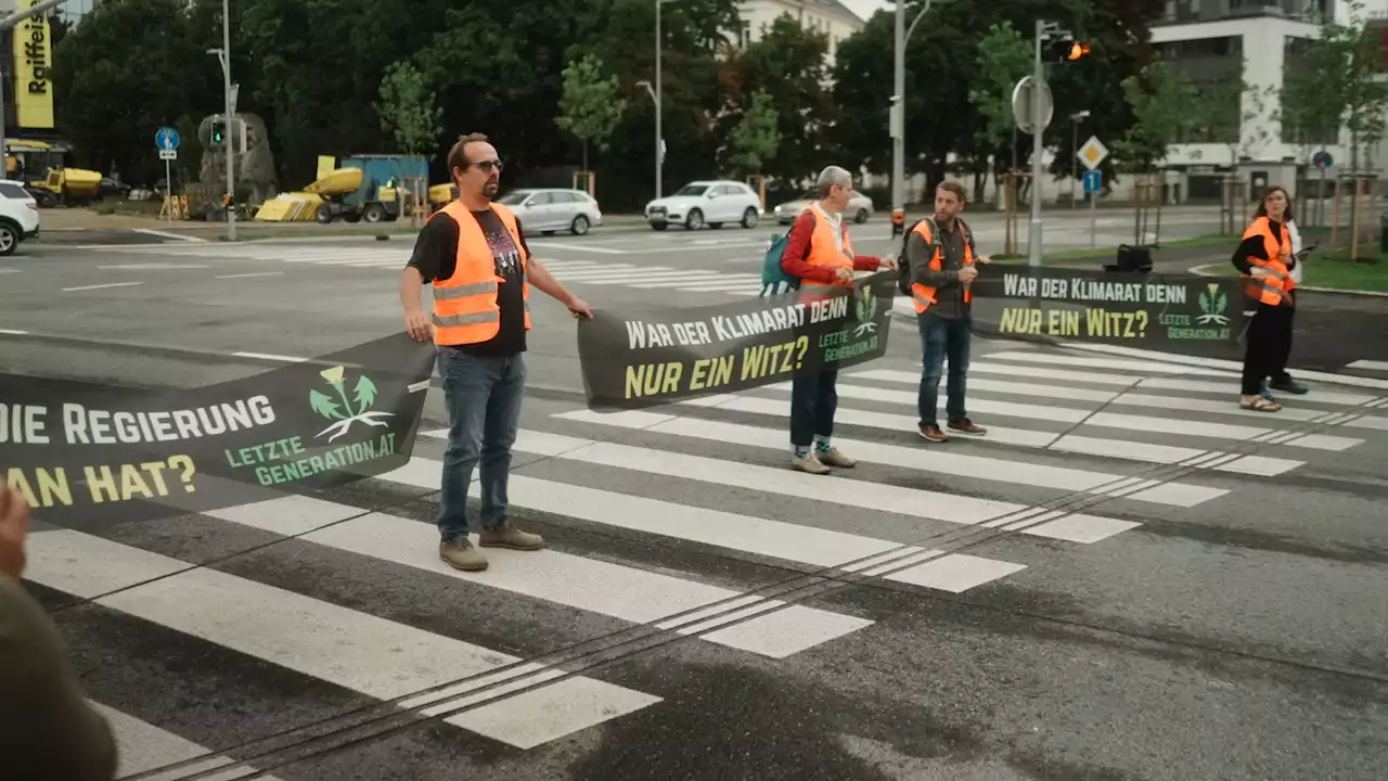 Klimakleber legen Verkehr in St. Pölten lahm