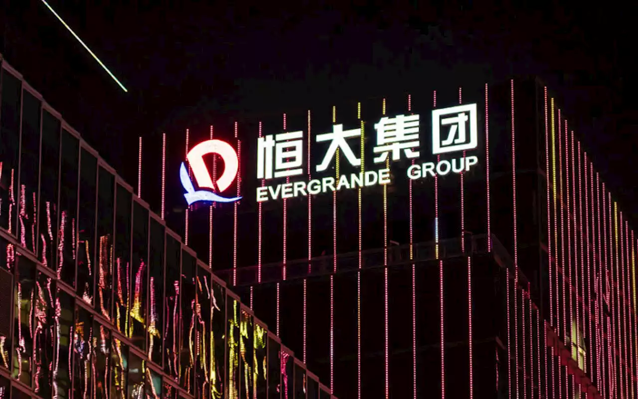 Evergrande afunda quase 87% no regresso à bolsa de Hong Kong