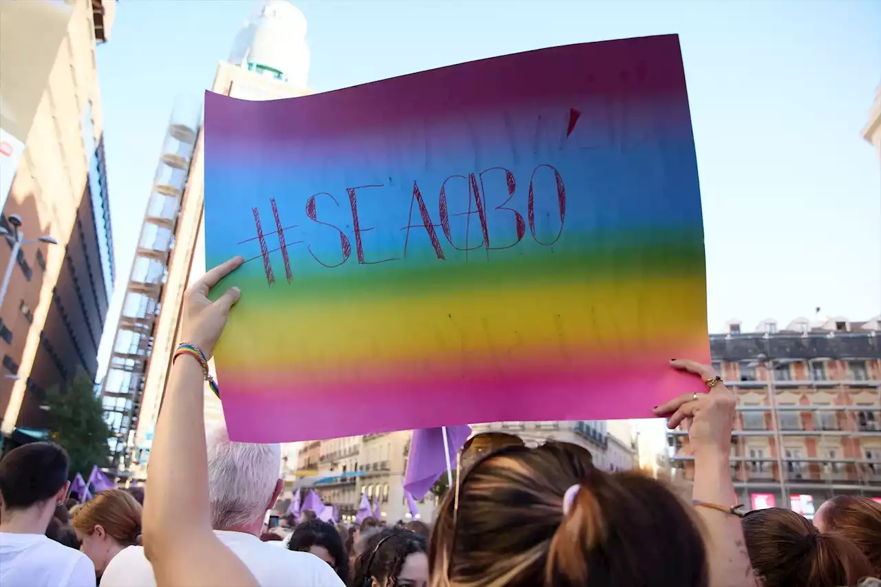 El 'MeToo' es imparable: cientos de mujeres sacan a la luz abusos y exigen justicia tras el caso Rubiales