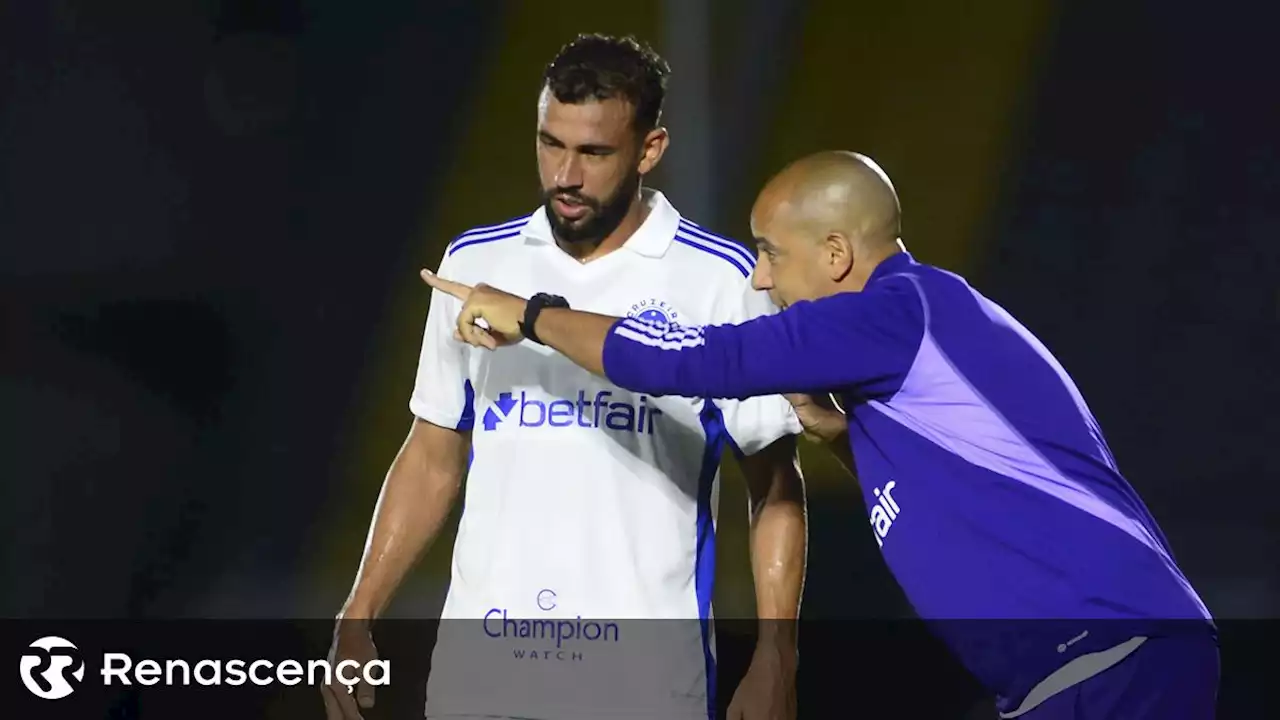 Pepa irritado após goleada. 'Se pudesse, trocava dez jogadores ao intervalo'