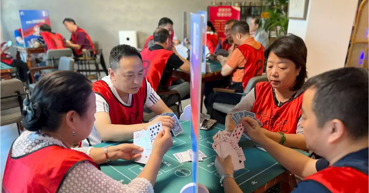 US-Sino tensions help spawn China card game craze