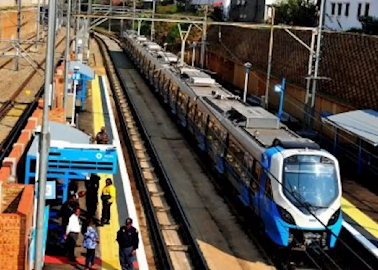 Prasa pledges full recovery of commuter rail services amid intergovernmental dispute threat