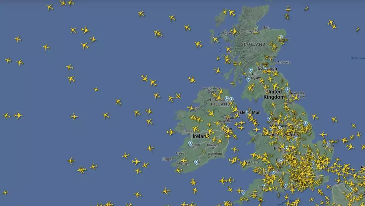 Passengers stranded as planes flying to and from UK grounded in air traffic control failure