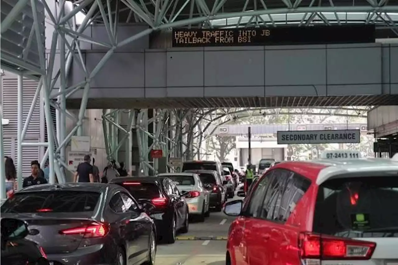 Heavy traffic expected at land checkpoints over long weekend and Sept school holidays