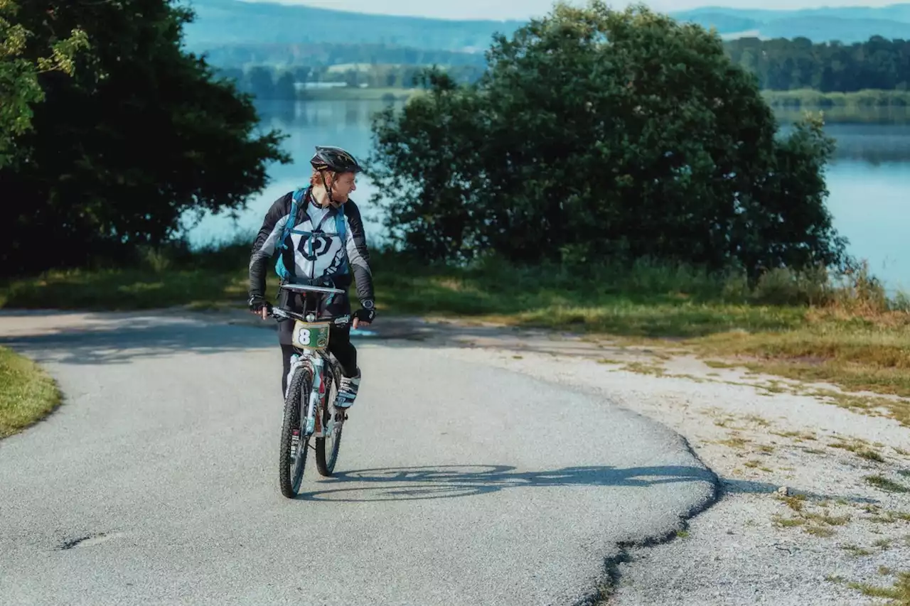 Man runs nine marathons in nine days across Vancouver Island for charity