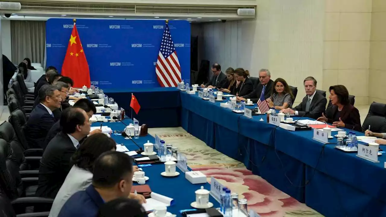 US, China seek to cool trade tensions as commerce ministers meet