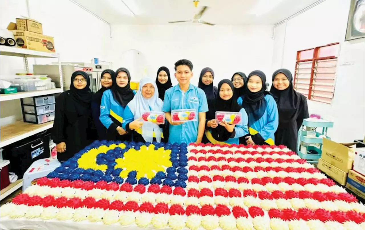 Jalur Gemilang daripada pau landak dapat sambutan