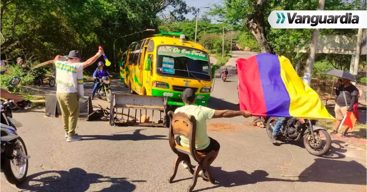 Usuarios de buses, los más afectados con movilización de conductores en Bucaramanga