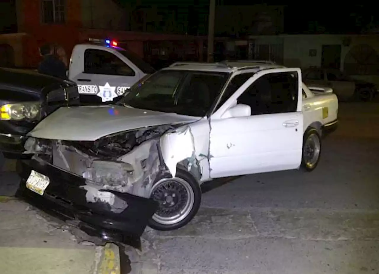 Motociclista salta de vehículo en movimiento para evitar ser embestido por conductor ebrio en Saltillo