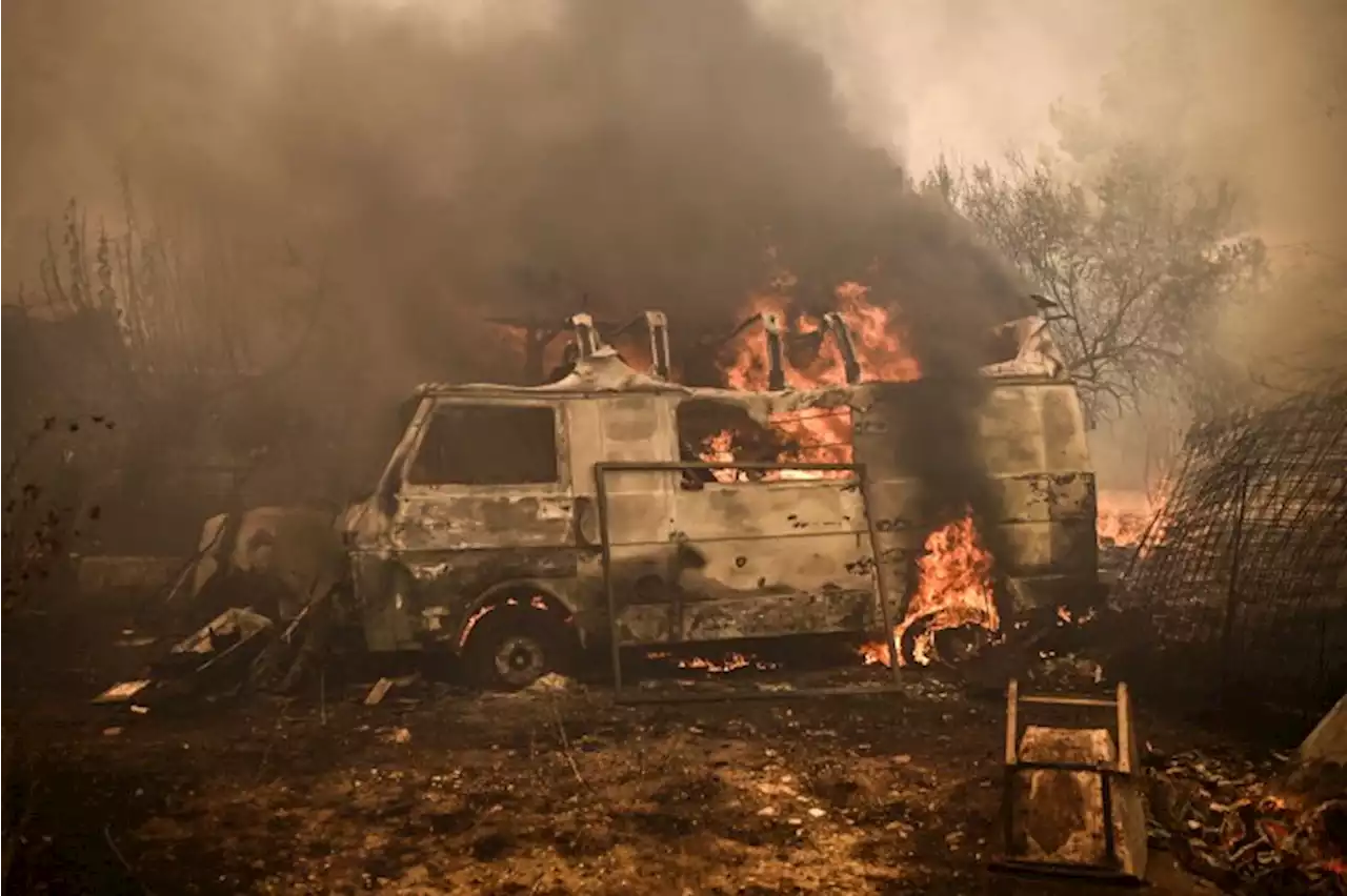 Pelo décimo dia, Grécia enfrenta incêndio mais mortal do verão europeu