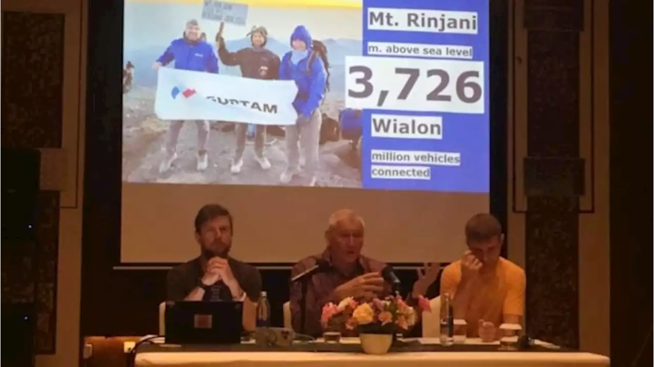 Pakar Telematika dari 15 Negara Taklukkan Puncak Rinjani