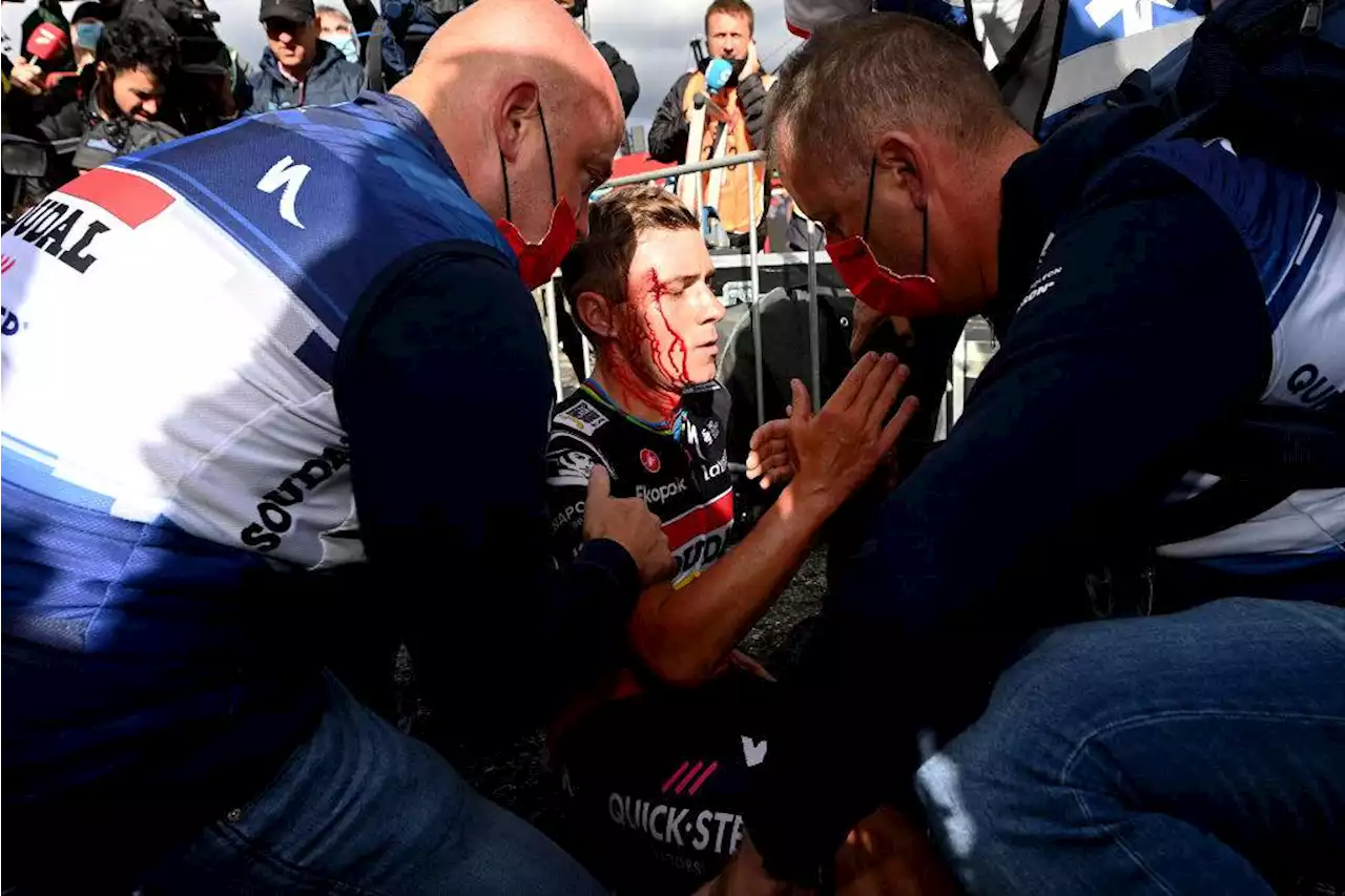 Video: Duro choque de Remco Evenepoel con una mujer tras ganar etapa de La Vuelta a España