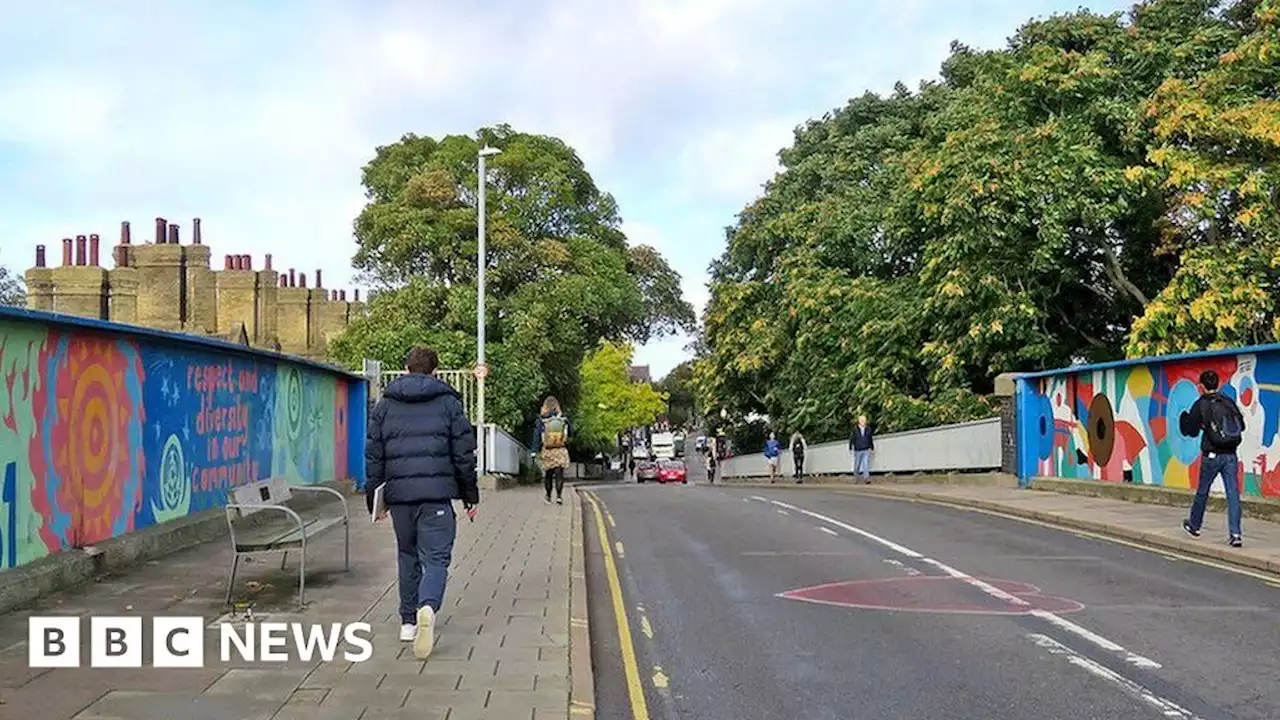 Mill Road bridge: Cambridge car ban delayed by legal action