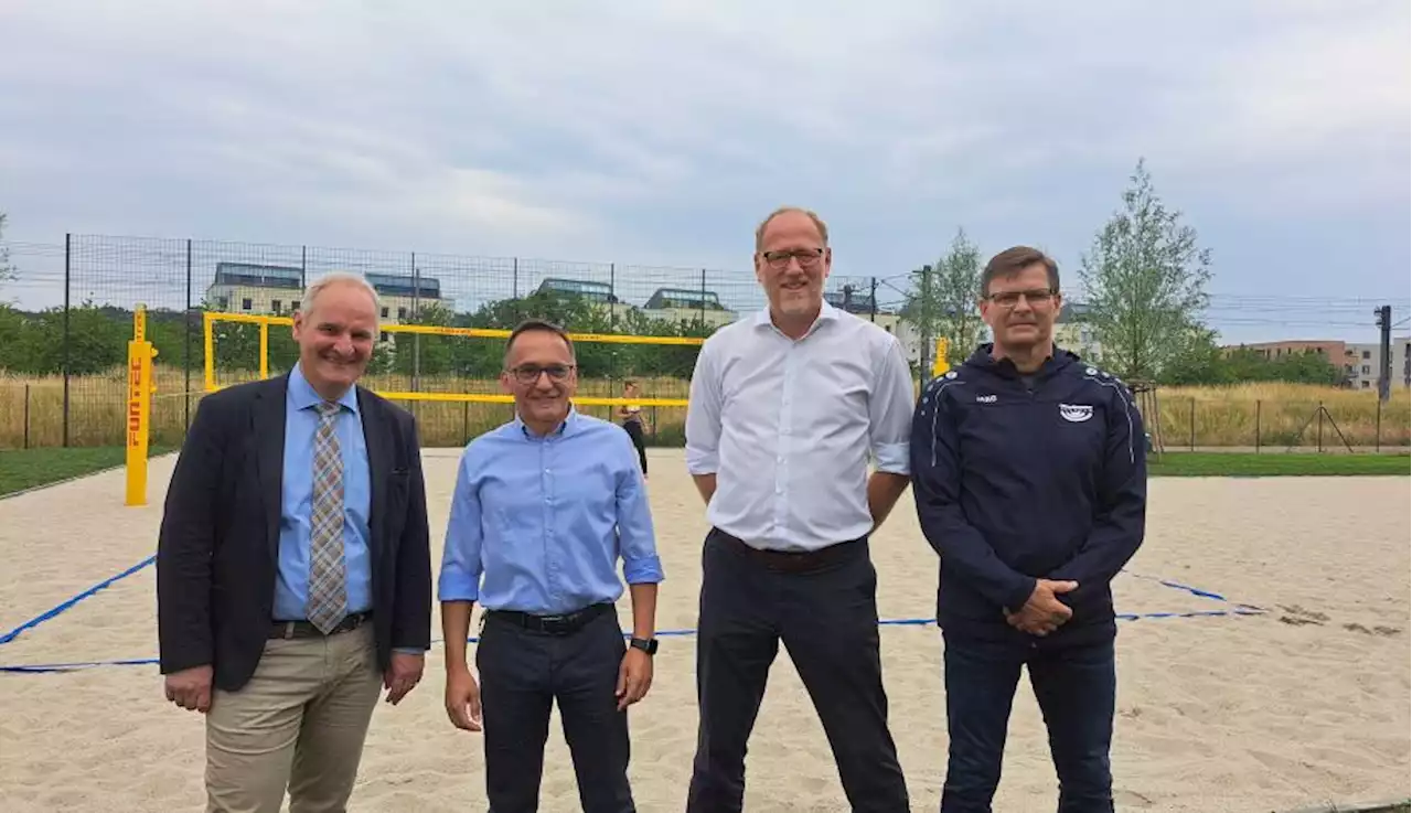 Pritschen, Baggern, Schmettern – im Volkspark gibt es zwei neue Beachvolleyballplätze