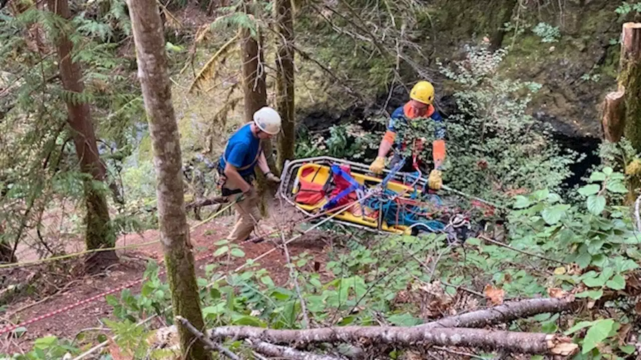 Woman dies after fall while hiking near Qualicum Bay