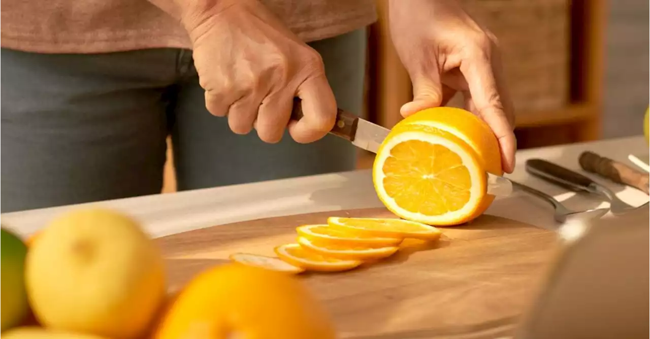 Conozca los beneficios de incluir una naranja en su dieta diaria