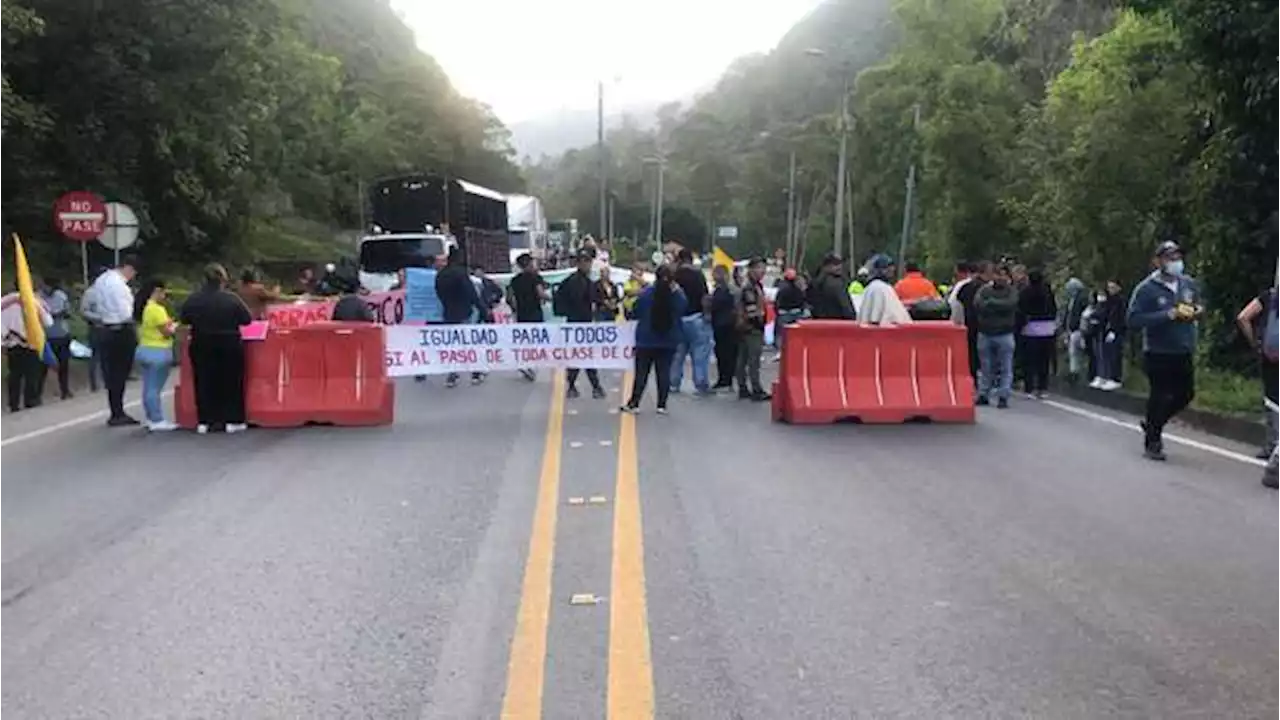 Bloqueo en la vía al Llano: comunidad en Chipaque y Cáqueza exigen soluciones