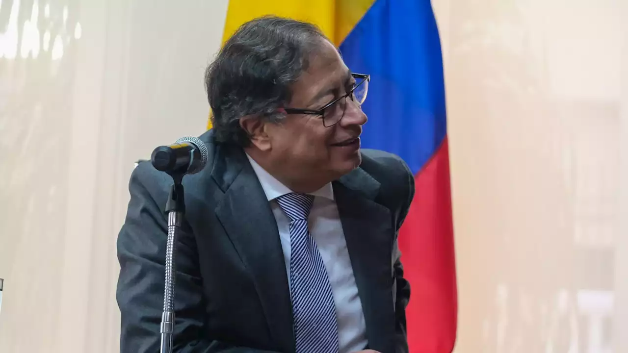 Petro recibió título de doctor Honoris Causa en universidad de Costa Rica