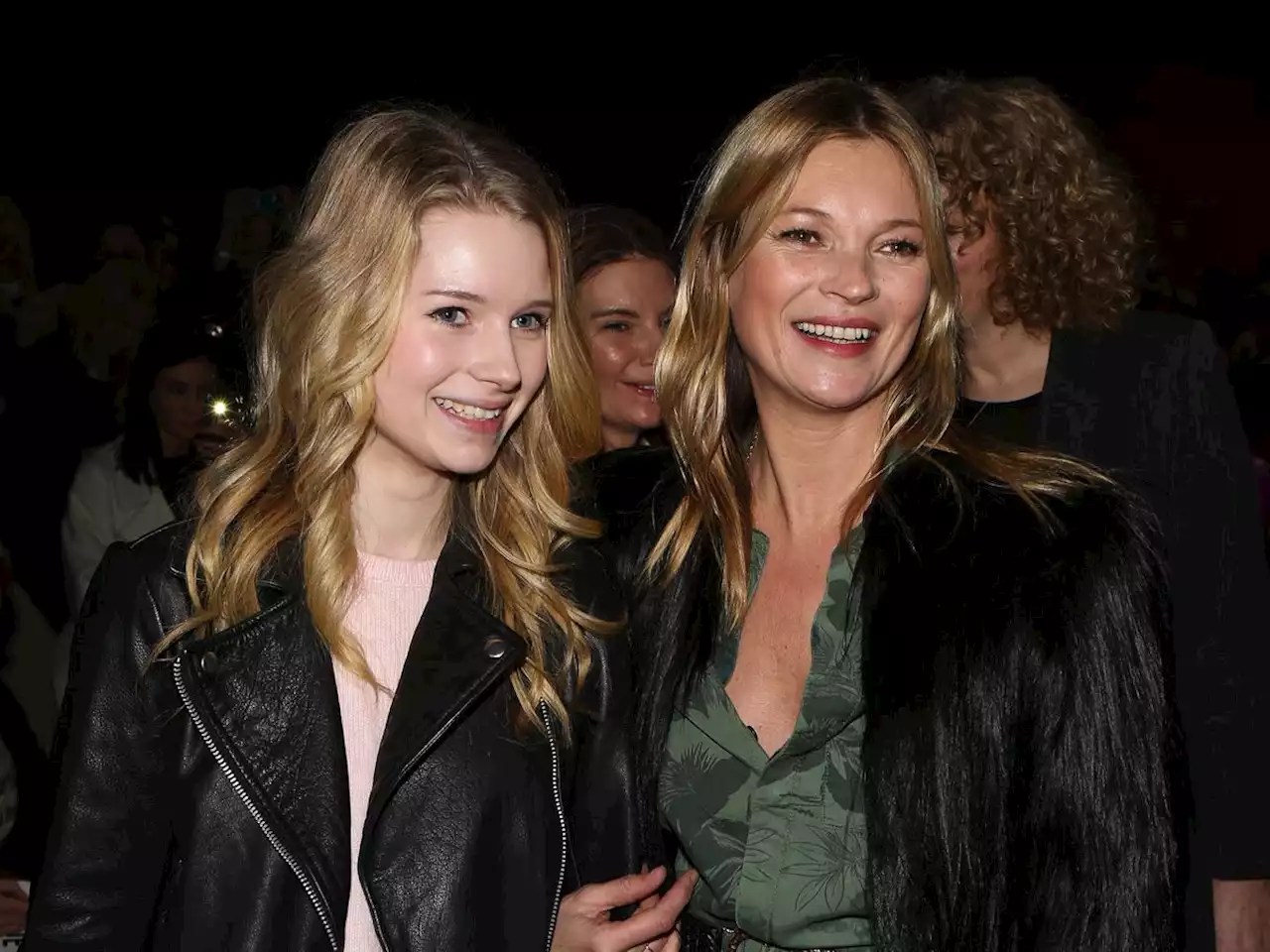 Lottie Moss, cansada de estar bajo la eterna sombra de Kate Moss: “Me he sentido abandonada por mi hermana”