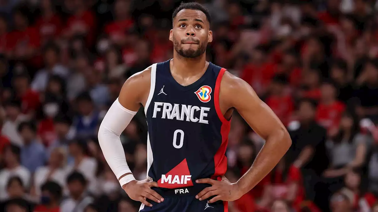 - Collet se paie Okobo (équipe de France)... qui lui répond sur le parquet